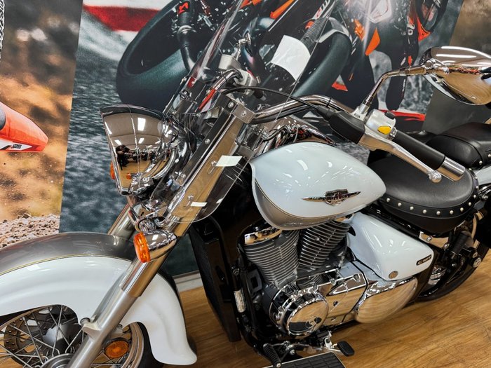 2013 Suzuki VL800T (BOULEVARD C50T) WHITE