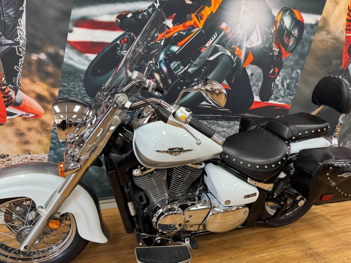 2013 Suzuki VL800T (BOULEVARD C50T) WHITE
