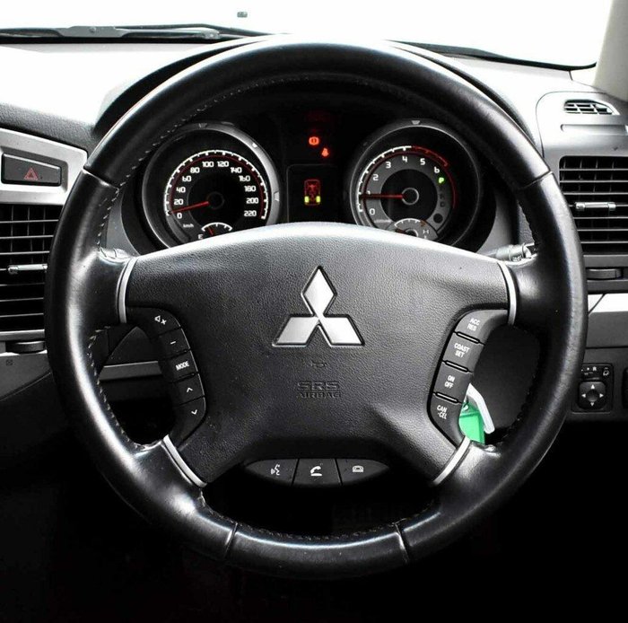 2019 Mitsubishi Pajero GLS