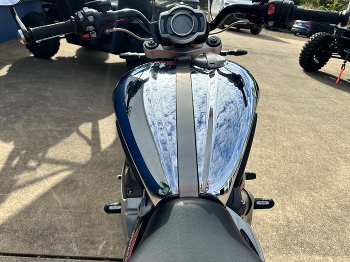 2023 TRIUMPH ROCKET 3 GT CHROME EDITION Chrome / Silver