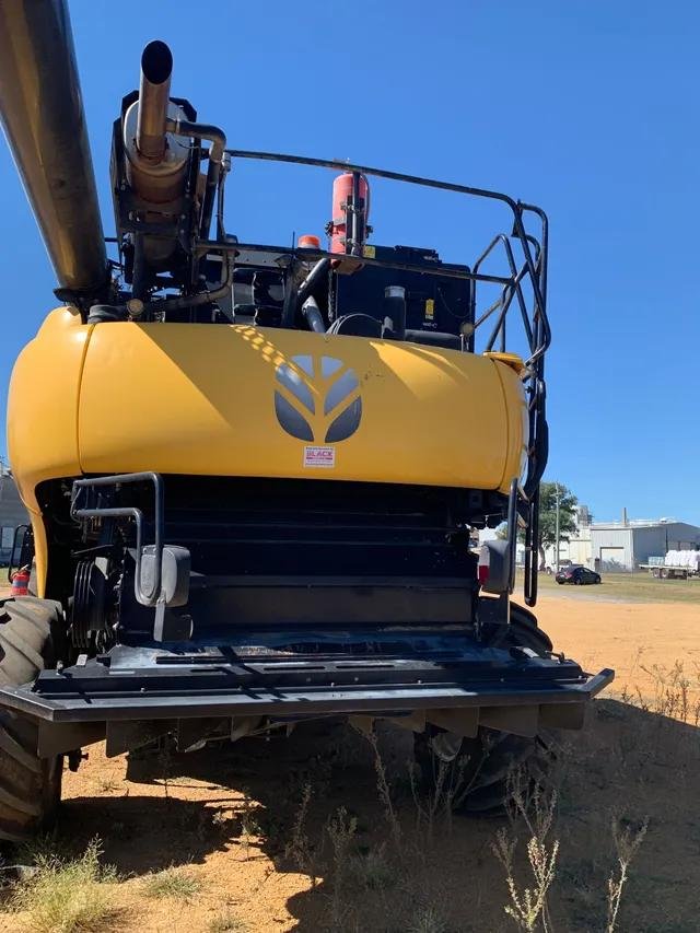 2016 New Holland Cr8.90