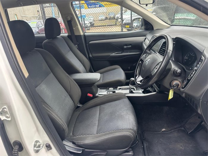 2018 MITSUBISHI OUTLANDER ES 5 SEAT (AWD)