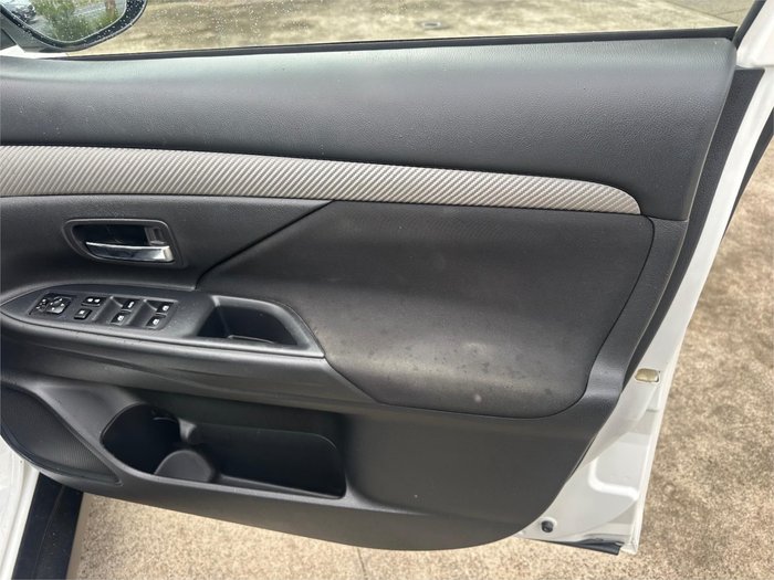 2018 MITSUBISHI OUTLANDER ES 5 SEAT (AWD)