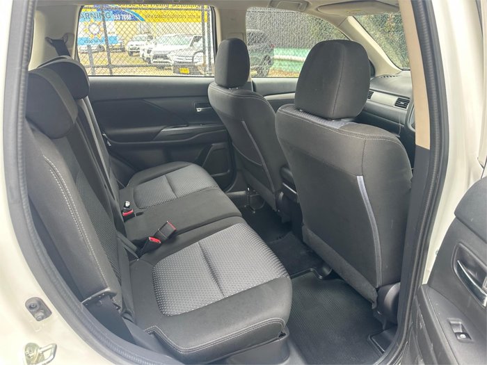 2018 MITSUBISHI OUTLANDER ES 5 SEAT (AWD)