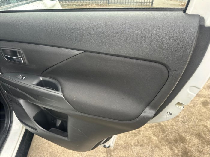 2018 MITSUBISHI OUTLANDER ES 5 SEAT (AWD)