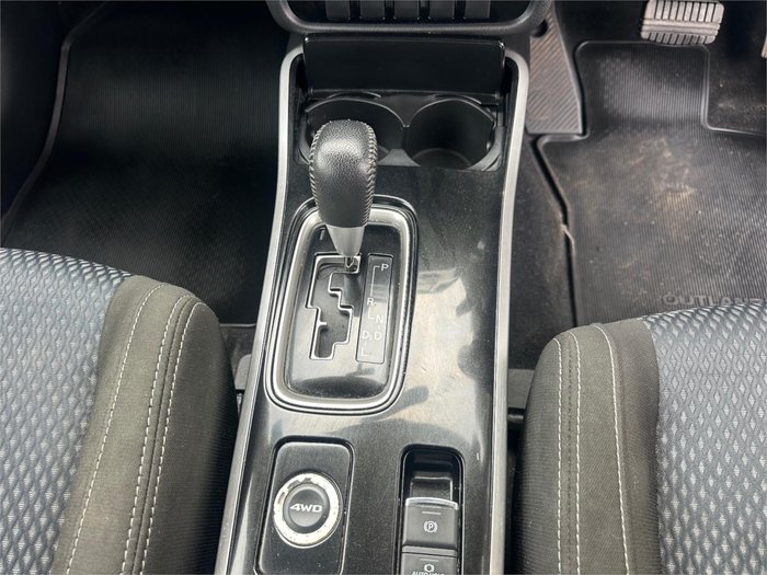 2018 MITSUBISHI OUTLANDER ES 5 SEAT (AWD)