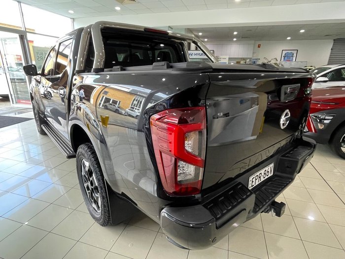 2021 Nissan Navara ST-X