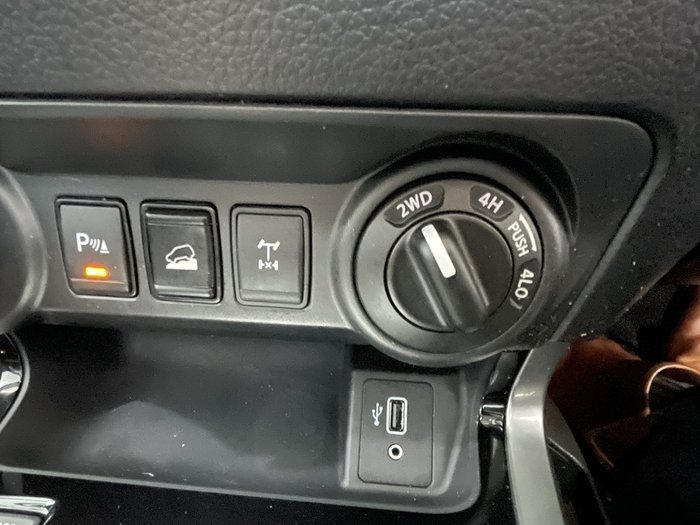 2021 Nissan Navara ST-X