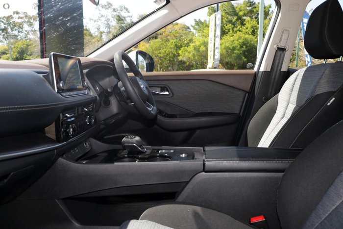 2025 Nissan X-TRAIL ST