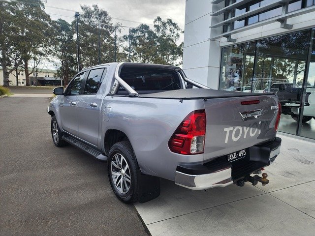 2016 Toyota HiLux SR5
