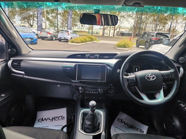 2016 Toyota HiLux SR5