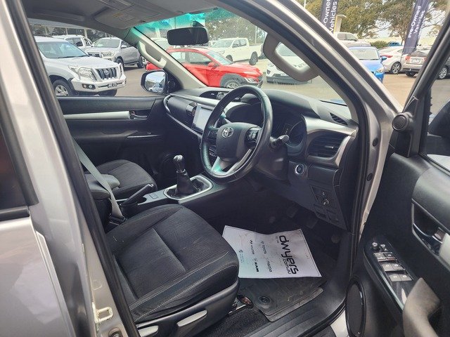 2016 Toyota HiLux SR5