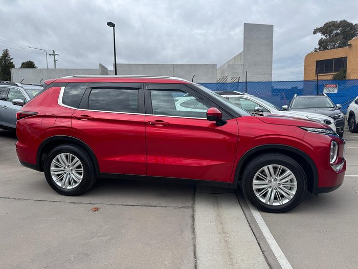 2022 Mitsubishi Outlander LS
