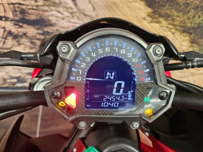 2018 Kawasaki ZR 900 RED