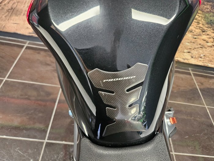 2018 Kawasaki ZR 900 RED