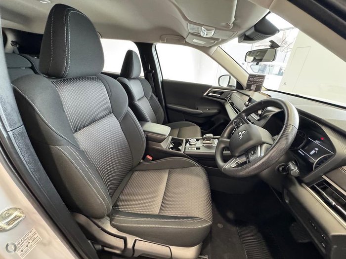2022 Mitsubishi Outlander ES