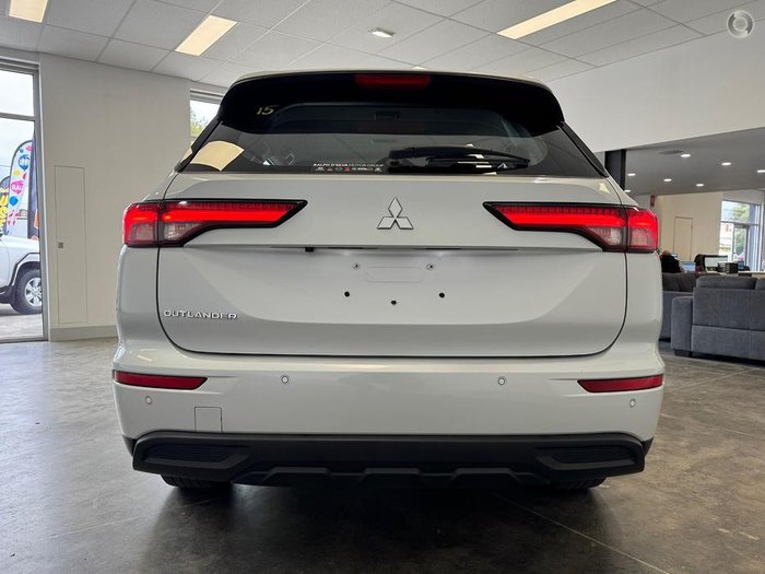 2022 Mitsubishi Outlander ES