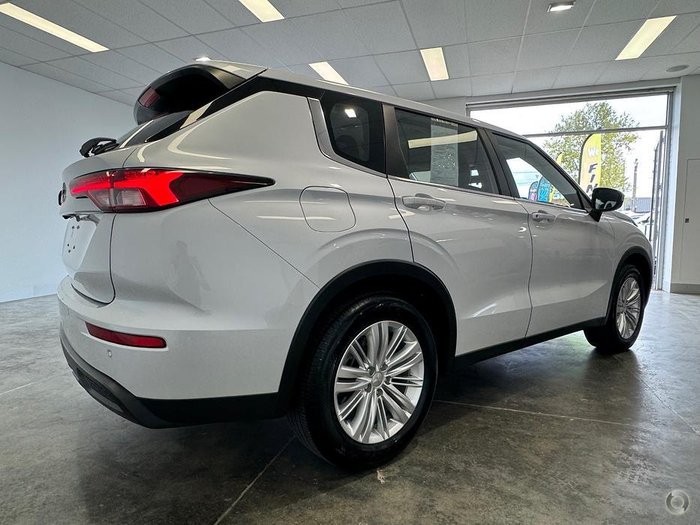 2022 Mitsubishi Outlander ES