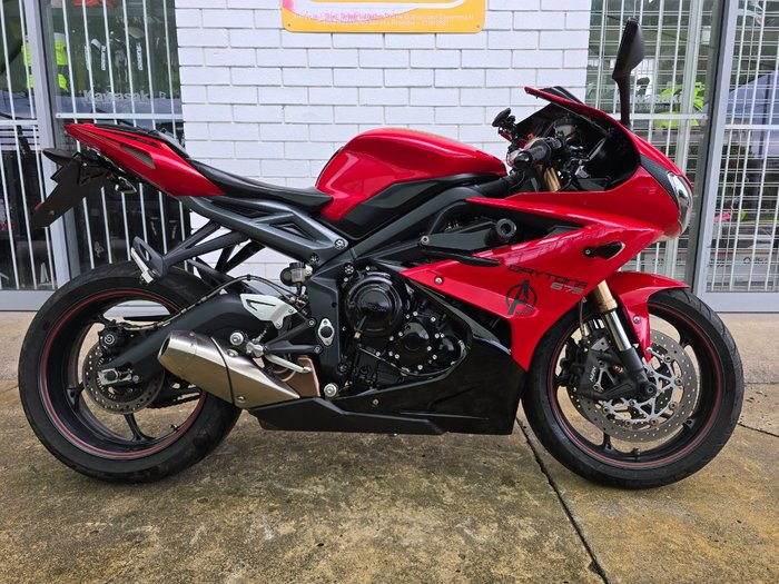 2015 Triumph DAYTONA 675 Red