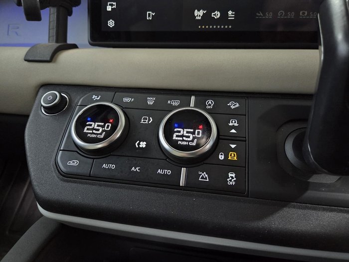 2022 Land Rover Defender 110 D300 SE