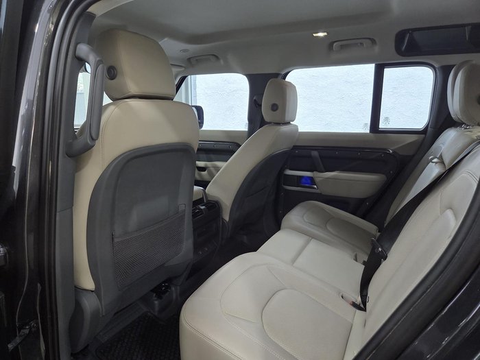 2022 Land Rover Defender 110 D300 SE