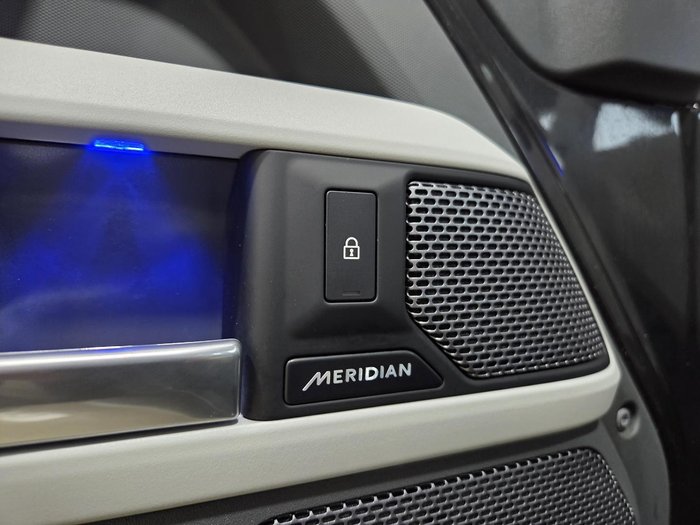2022 Land Rover Defender 110 D300 SE