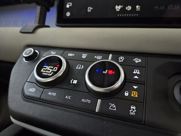 2022 Land Rover Defender 110 D300 SE