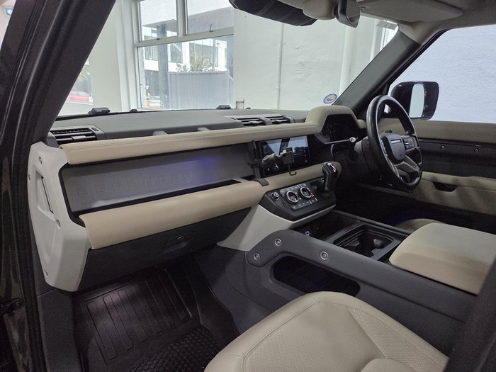 2022 Land Rover Defender 110 D300 SE