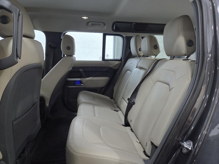 2022 Land Rover Defender 110 D300 SE