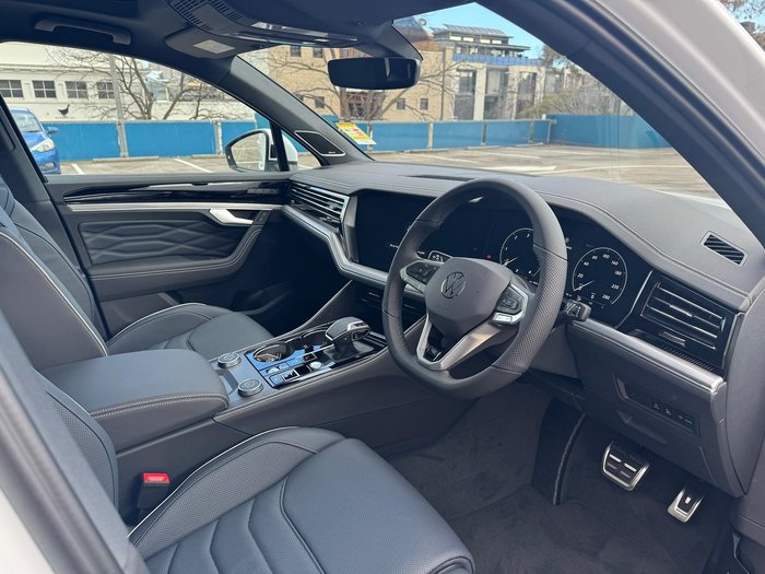2025 Volkswagen Touareg 210TDI R-Line
