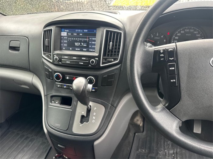 2018 HYUNDAI iLOAD 3S TWIN SWING