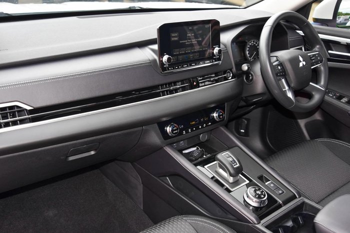 2024 Mitsubishi Outlander ES