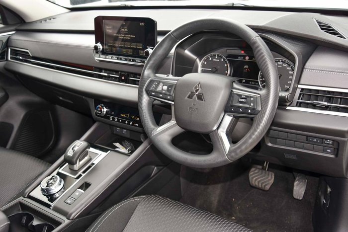 2024 Mitsubishi Outlander ES