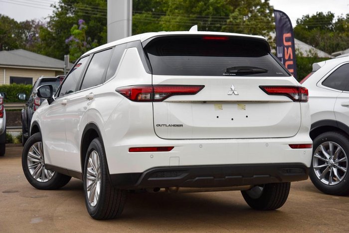 2024 Mitsubishi Outlander ES