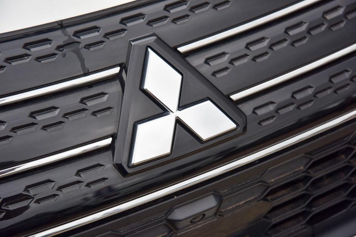 2024 Mitsubishi Outlander ES