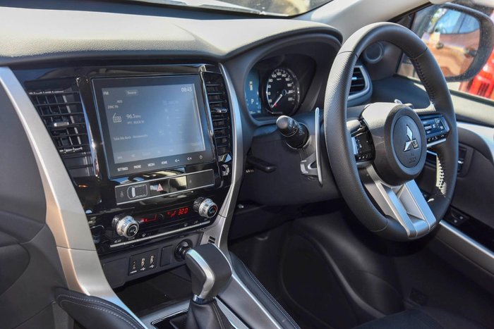 2024 Mitsubishi Pajero Sport GLX