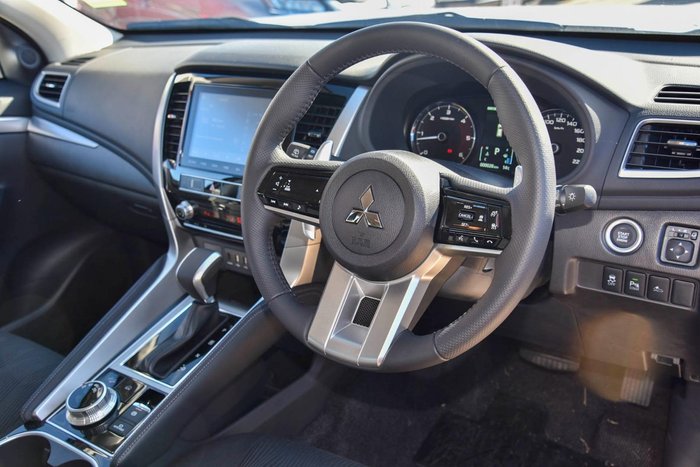 2024 Mitsubishi Pajero Sport GLX