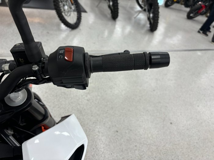 2021 Ktm 390 DUKE White
