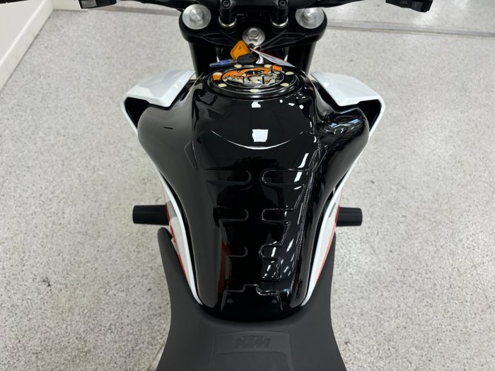 2021 Ktm 390 DUKE White