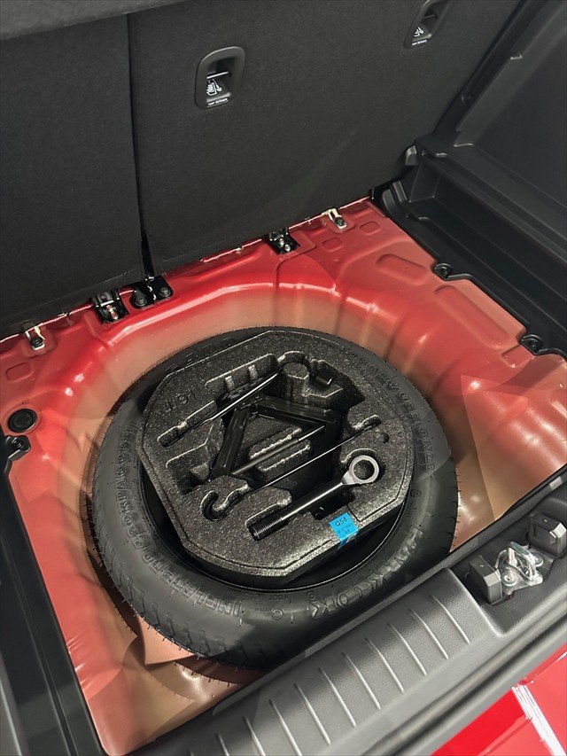 2025 Hyundai Venue Elite QX.V5 MY25 ULTIMATE RED + ABYSS BLACK TTR