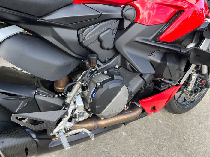 2022 DUCATI STREETFIGHTER V2 Red