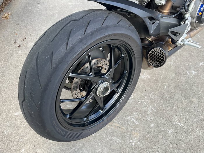2022 DUCATI STREETFIGHTER V2 Red