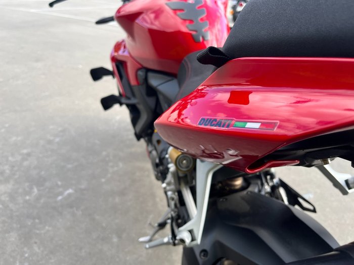 2022 DUCATI STREETFIGHTER V2 Red