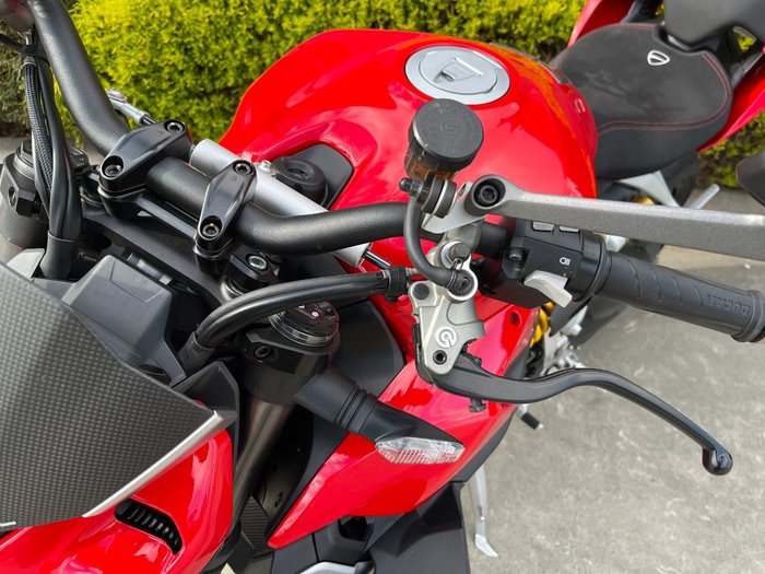 2022 DUCATI STREETFIGHTER V2 Red