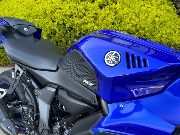 2024 Yamaha YZF-R7LA Blue