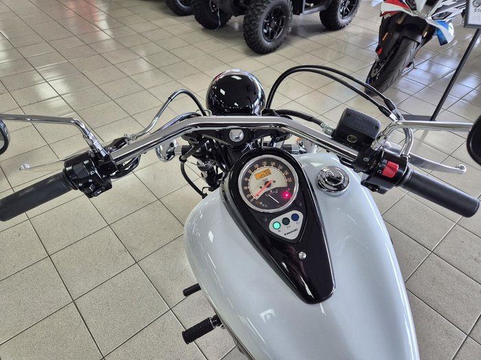 2016 Kawasaki Vulcan 900 Custom (VN900C) Vulcan White