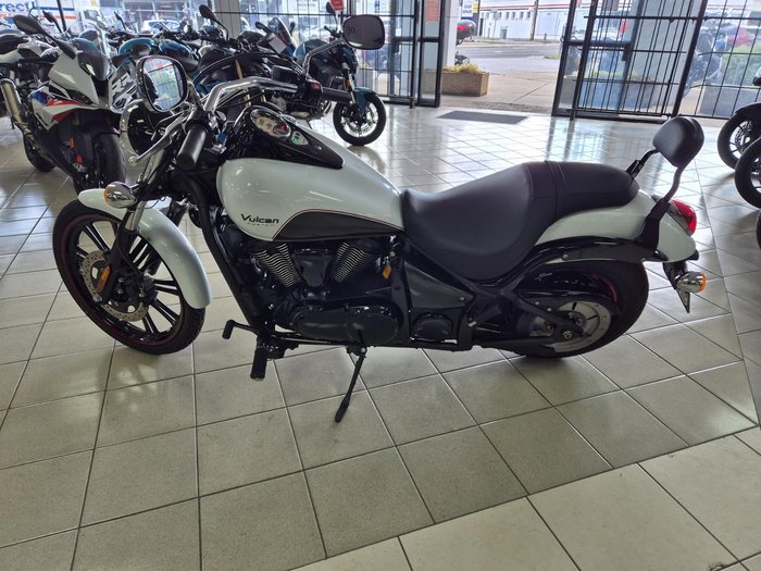 2016 Kawasaki Vulcan 900 Custom (VN900C) Vulcan White