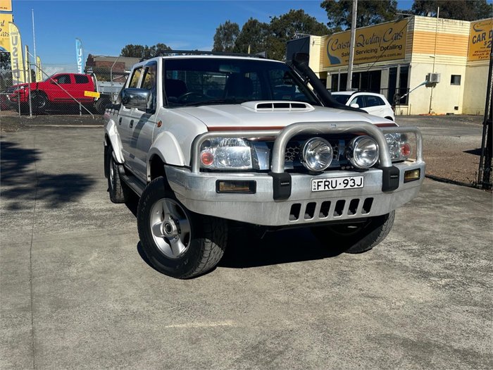 2012 NISSAN NAVARA