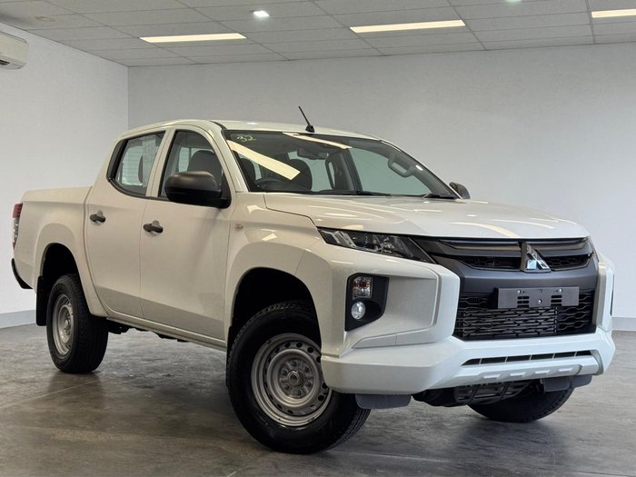2022 Mitsubishi Triton GLX
