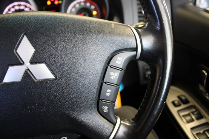 2020 Mitsubishi Pajero